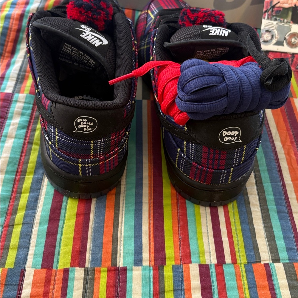 Nike sb Nardwuar Plaid Sneakers - Black, Red, and Blue size 7.5 new in box - Picture 9 of 14
